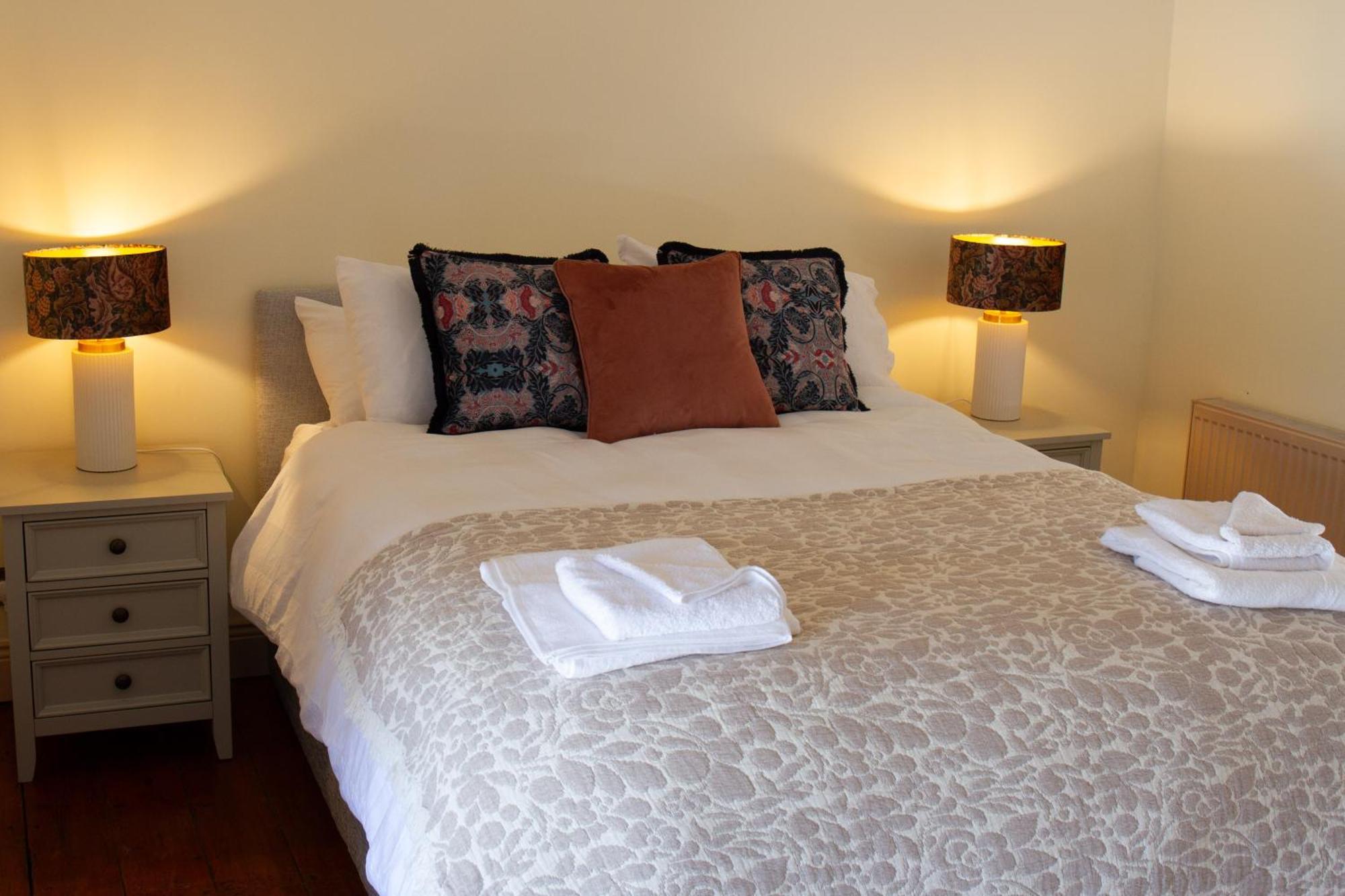 Hill House Lodge Sleeps 6 Overlooking The Rock Of Cashel Cashel  Exterior photo